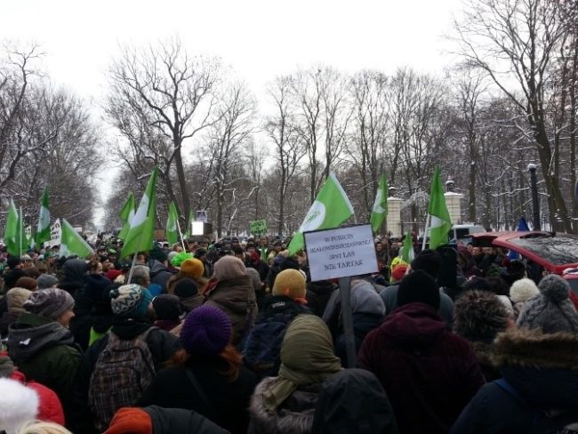 Protesting2_WieslawWalankiewicz