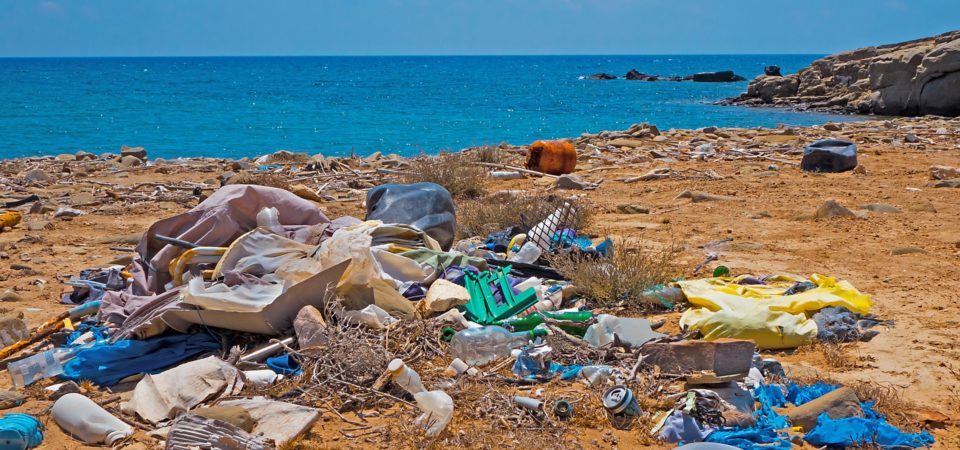 Foto of plastic waste on beach