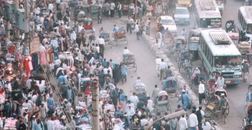 Dhaka_street_crowds